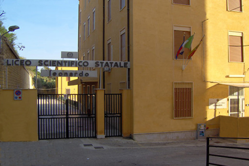 Liceo Scientifico e Linguistico "Leonardo"